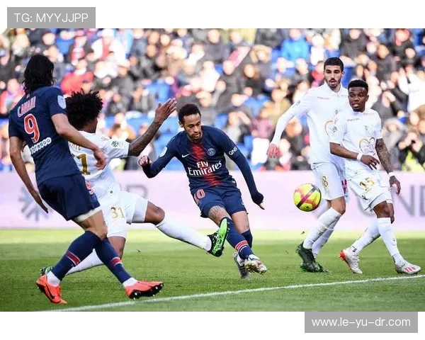 巴塞罗那足球俱乐部迎新赛季挑战，阵容调整引发关注